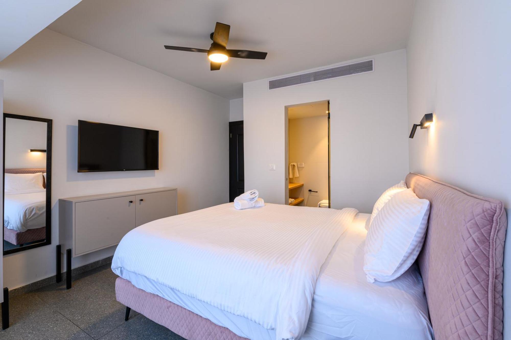 Rokah Luxury Villa At Ramat Hahayal Tel Aviv Værelse billede